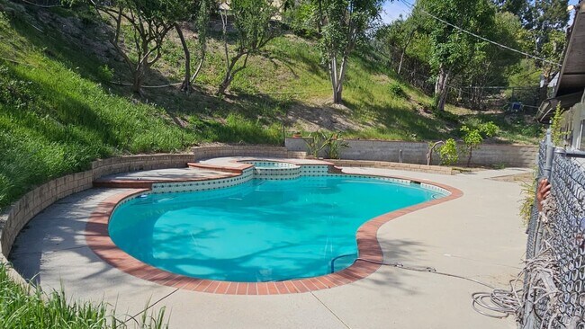 Building Photo - Gorgeous Newly Remodeled 4 Bedroom 2 Bath Home for Rent in West Hills