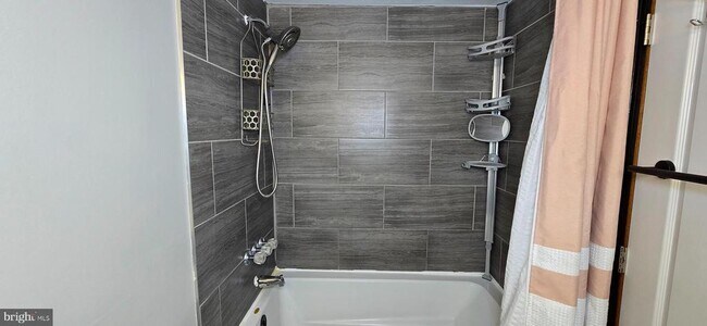 Building Photo - 9004 Flicker Pl