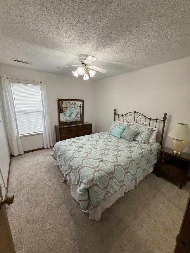 Building Photo - 3 Treehouse Ln