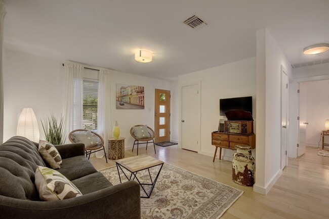 Building Photo - 2823 Garwood St