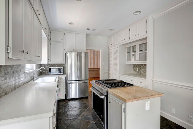 Building Photo - 2807 Lafayette St