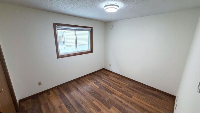 Building Photo - Spacious 3-Bedroom Apartment in Como!