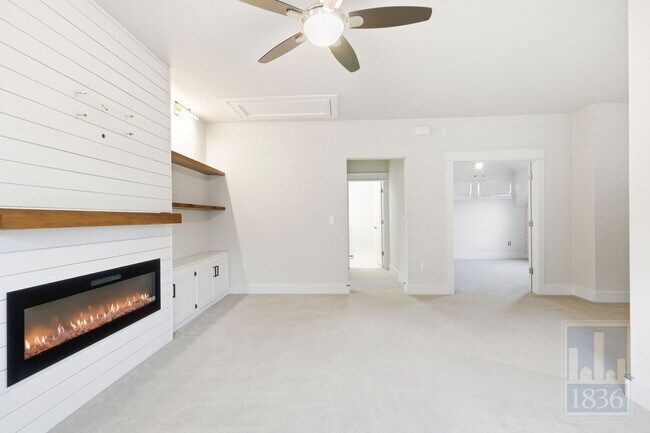 Building Photo - 13501 Metric Blvd