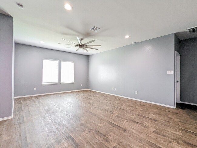 Building Photo - 14541 Montclair Way