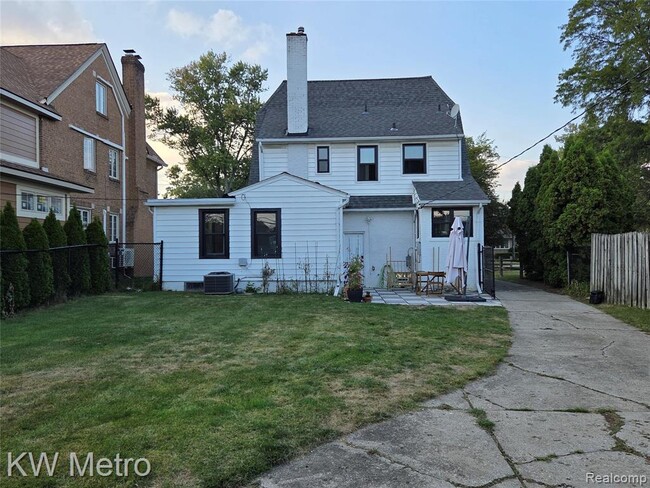 Building Photo - 2105 Northwood Blvd