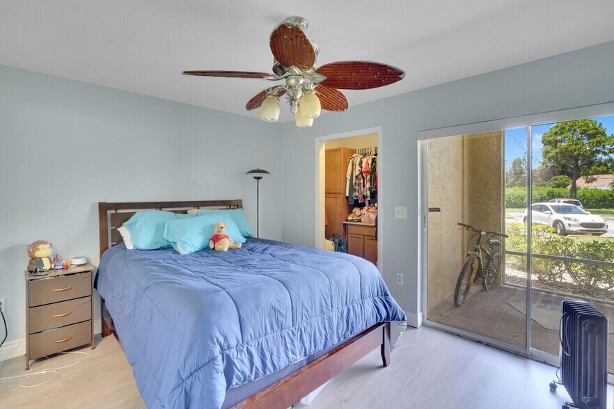 Building Photo - 4855 Via Palm Lks