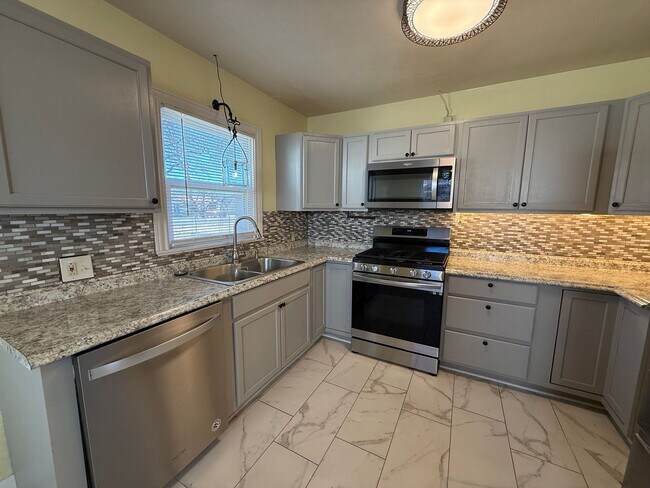 Building Photo - 422 Angelo Blvd