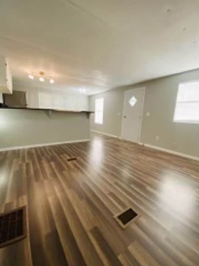 Building Photo - 2 Bedroom, 1 Bathroom - Mobile Home in Nor...