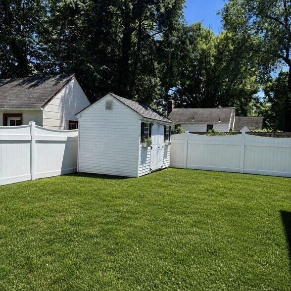 Building Photo - 9905 Edgehill Ln