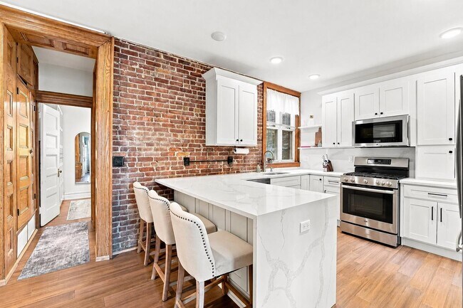 Building Photo - 708 Willow Ave