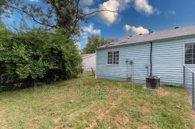 Building Photo - 3826 Ireland Dr
