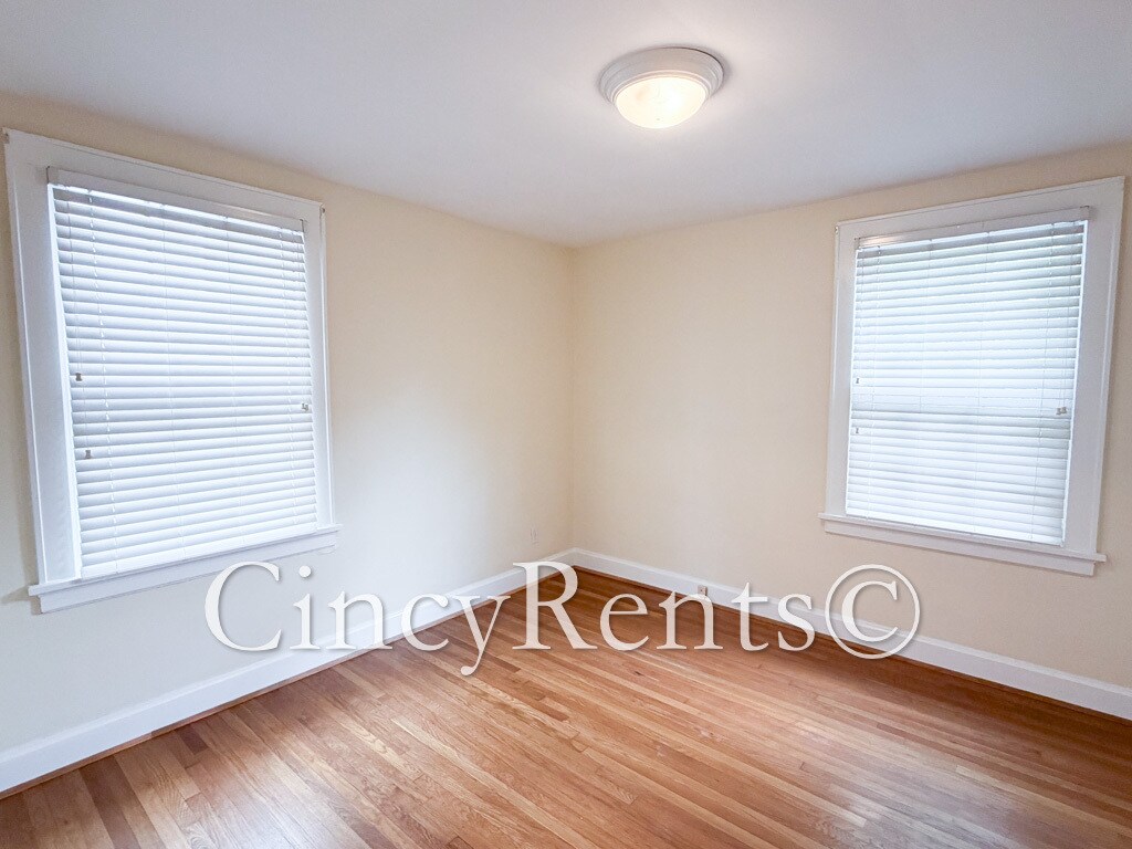 Building Photo - 3434 Ault View Ave