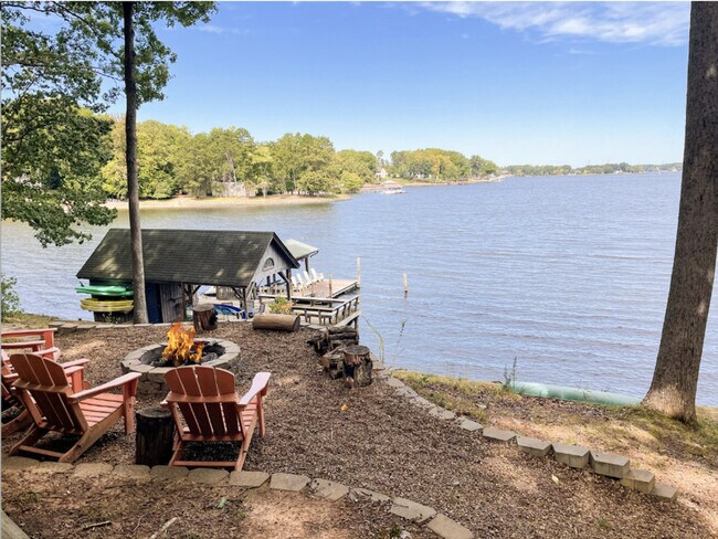 Building Photo - 152 Barksdale Ln