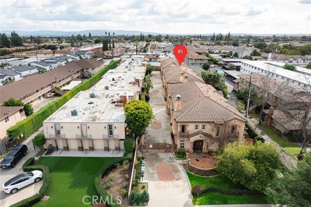 Building Photo - 1018 W Huntington Dr