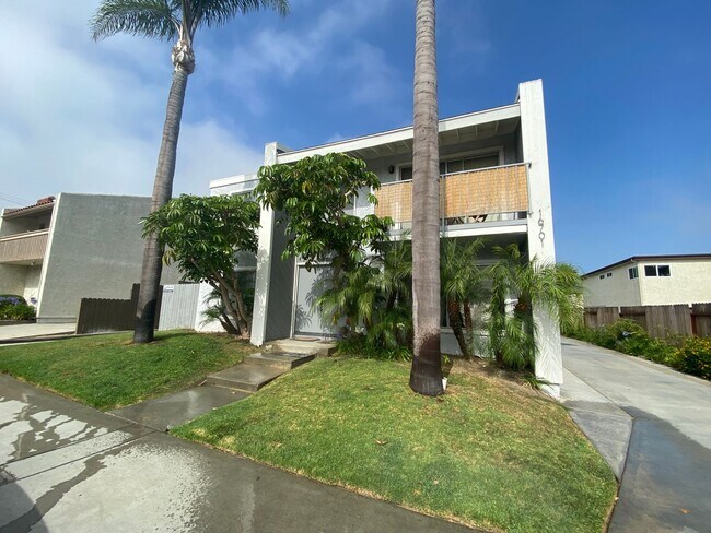 Primary Photo - Sims16701