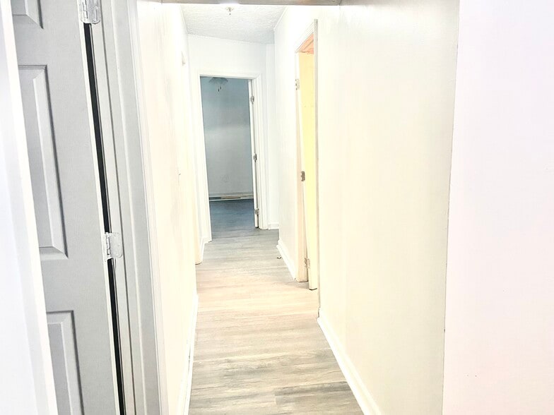 Building Photo - 883 Carter St