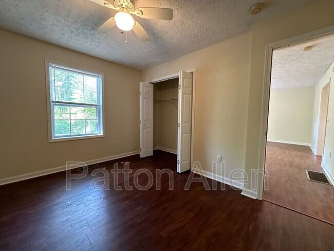 Building Photo - 105 Salola St