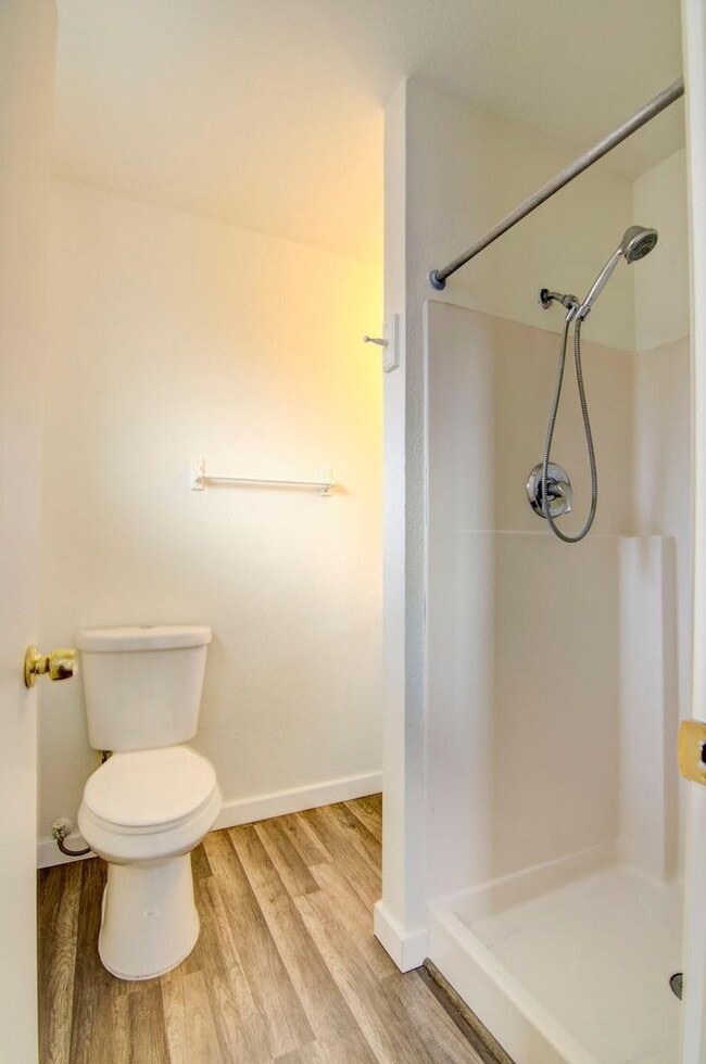 Building Photo - 3 Bedroom 2 bathroom Duplex