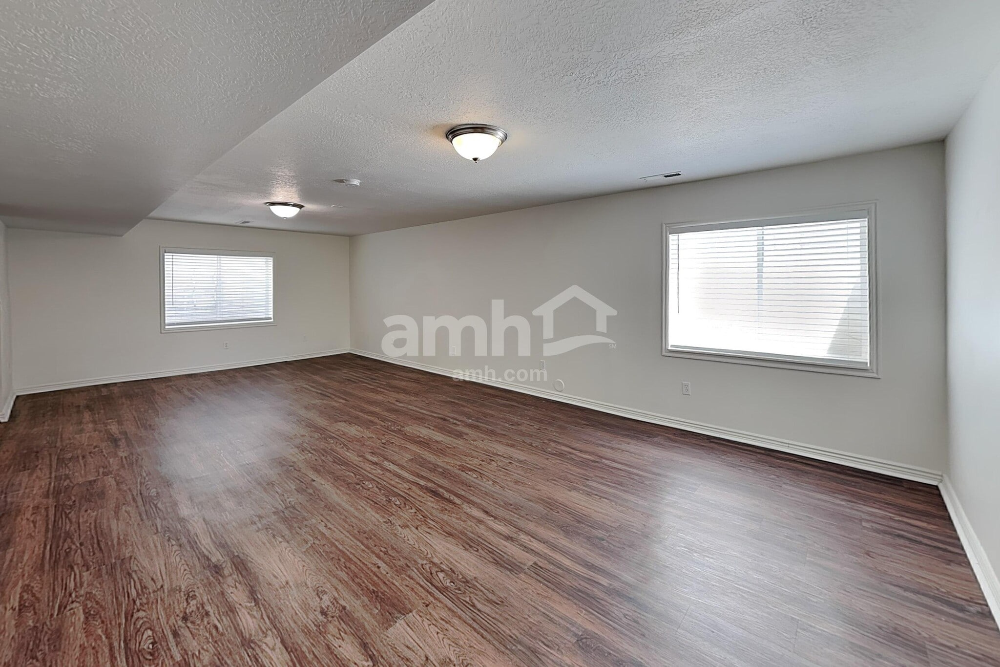 Building Photo - 4384 Maple Dr