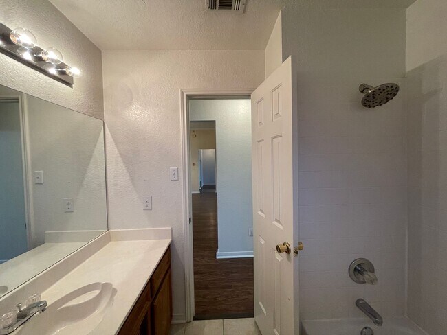 Building Photo - 2306 Moonstone Dr