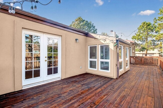 Building Photo - Stunning Custom Home in Sought-After District 20