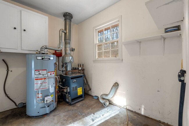 Building Photo - Charming 3-bedroom, 2-bath traditional home situated less than two miles from Clemson University!