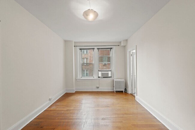 Building Photo - Adams Morgan Condo | Studio | 1 Bath | 300 Sf