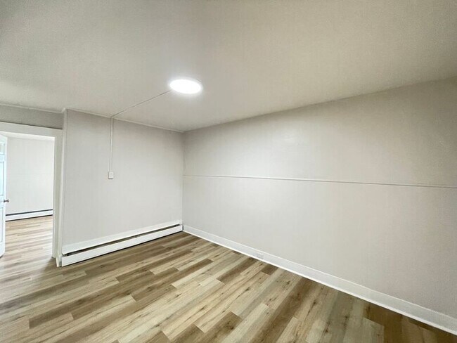 Building Photo - 49 Pennacook St