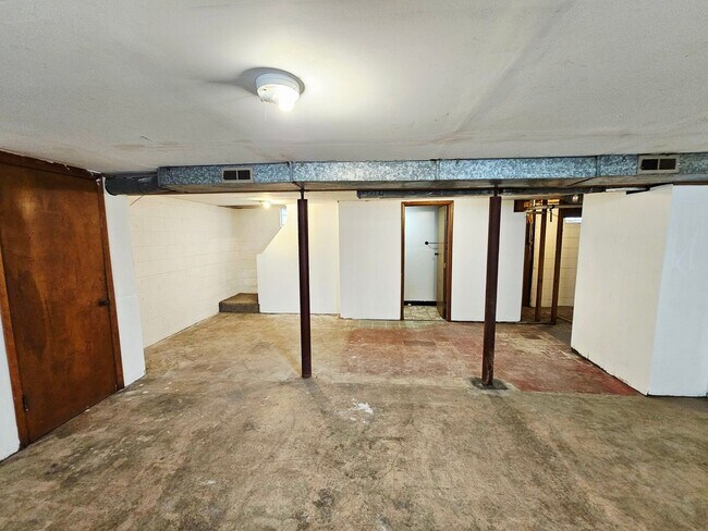 Building Photo - Move-In Ready 3BR/1BA Home w/ 2-Car Garage | Recently Updated