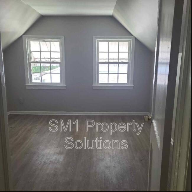 Building Photo - 1606 Summit Avenue - C