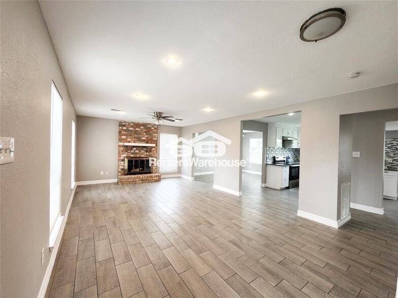 Building Photo - 2110 Hilton Head Dr