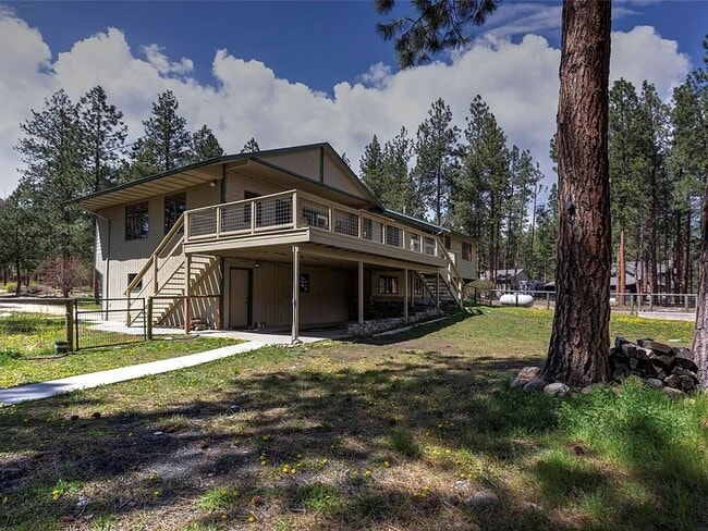 Building Photo - Beautiful spacious 3 bed, 3 bath home situated on 2.53 private acres in Stevensville.