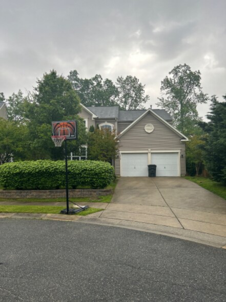 Primary Photo - 46123 Gooseneck Dr