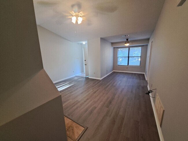 Building Photo - 6204 Forest Pines Dr