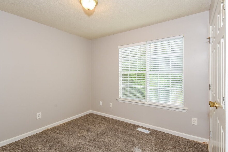 Building Photo - 221 Martins COurt