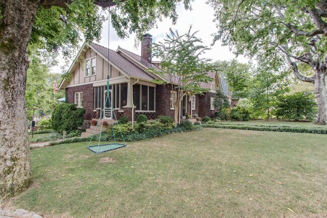 Building Photo - CHARMING RENOVATED TUDOR | WALK TO VANDERBILT & BELMONT