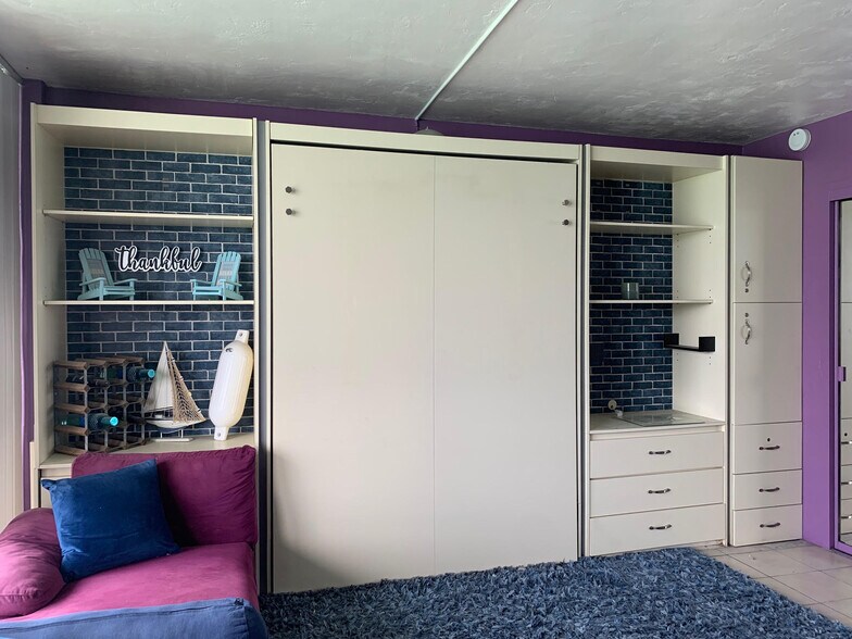 Building Photo - 6484 Indian Creek Dr