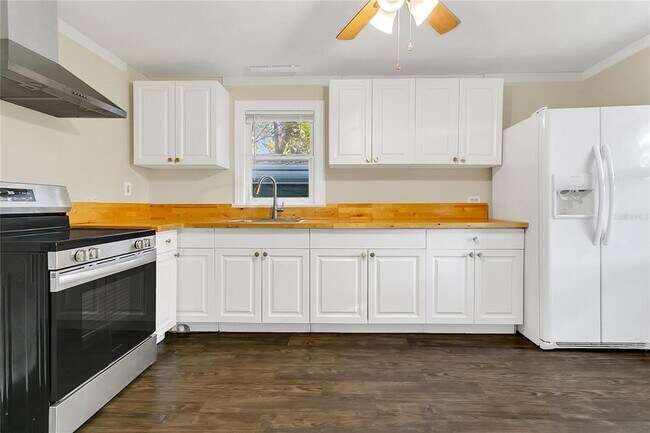 Building Photo - 1204 34th St