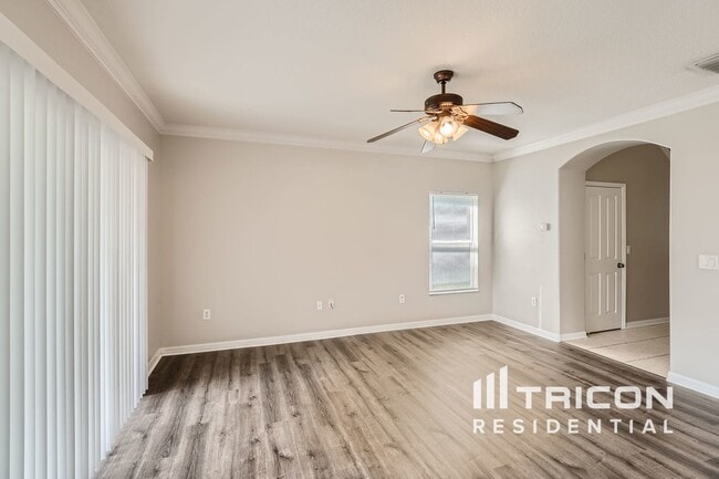 Building Photo - 8332 Crescent Moon Dr