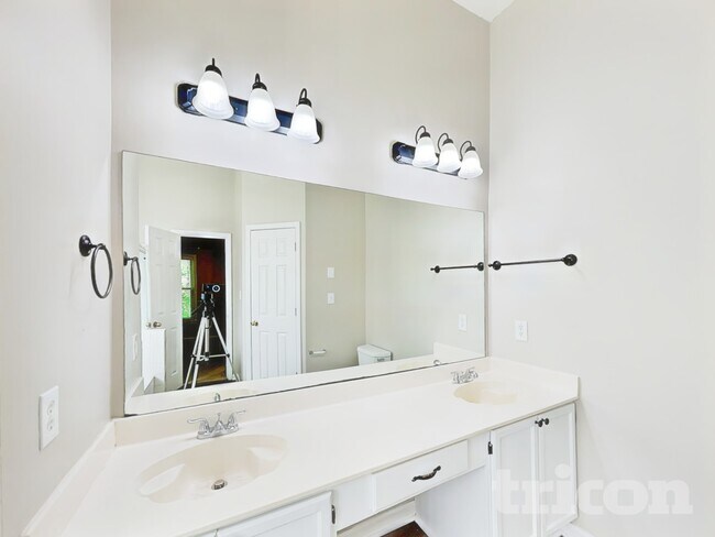 Building Photo - 4390 Pinewalk Dr