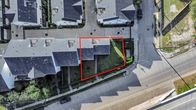 Building Photo - 826 Cage St