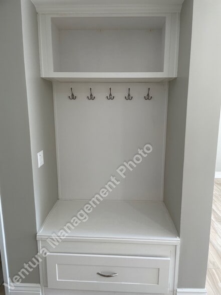Building Photo - 5515 Lake Lindero Dr