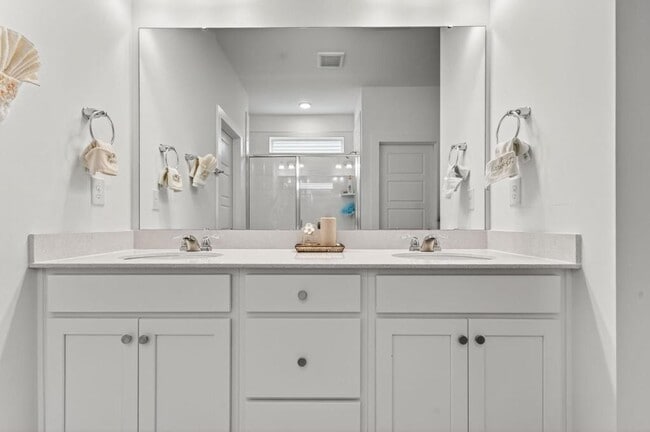 Building Photo - 163 Little Crk Dr