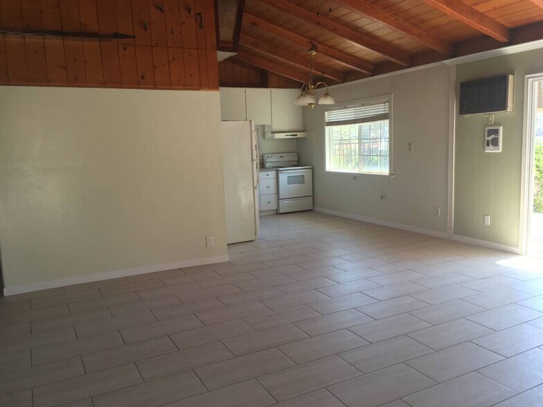Building Photo - 14631 Twin Peaks Rd