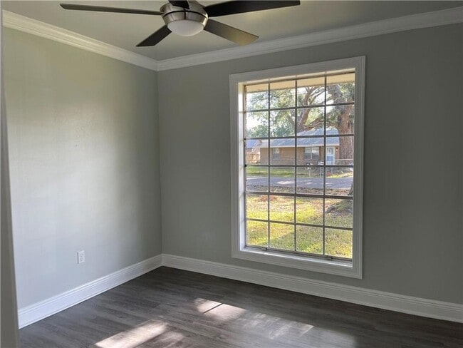 Building Photo - 214 River Oaks Dr