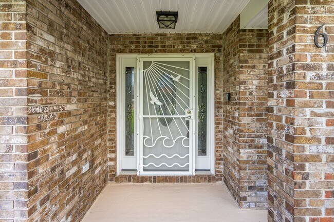 Building Photo - Executive Coastal Retreat | Four-Bedroom P...