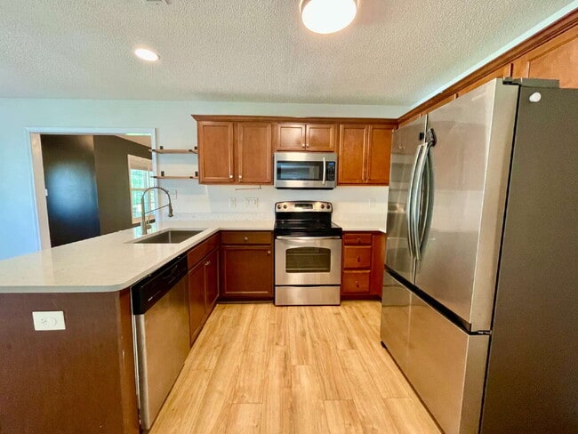 Building Photo - Charming 3-Bedroom Haven With 2 Full Baths...