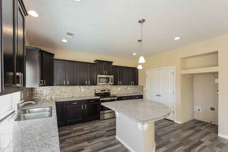 Building Photo - 10558 Worchester St