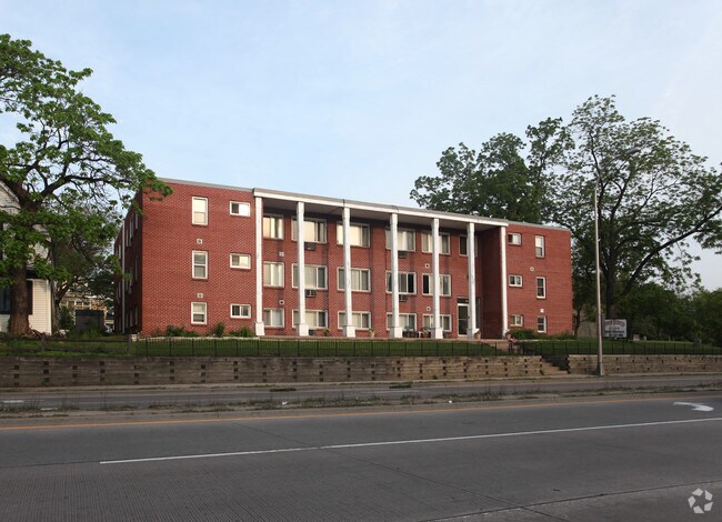 Building Photo - Huron Estates