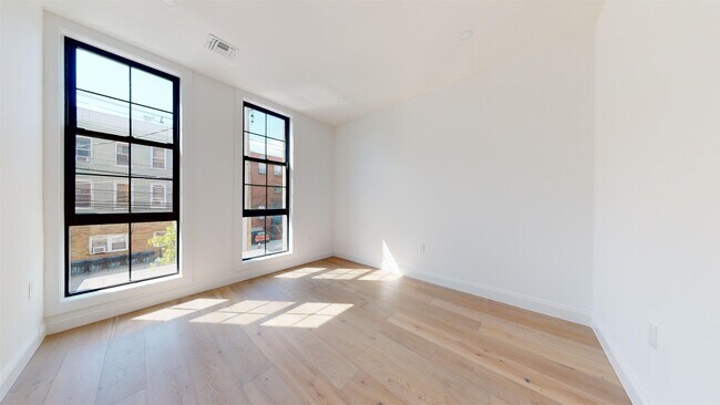 Building Photo - 580 Palisade Ave